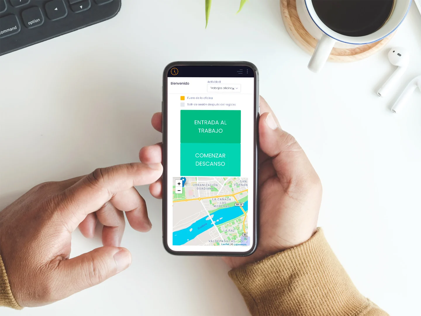 App mobile de LapsoWork : pointage d'entrée avec géolocalisation